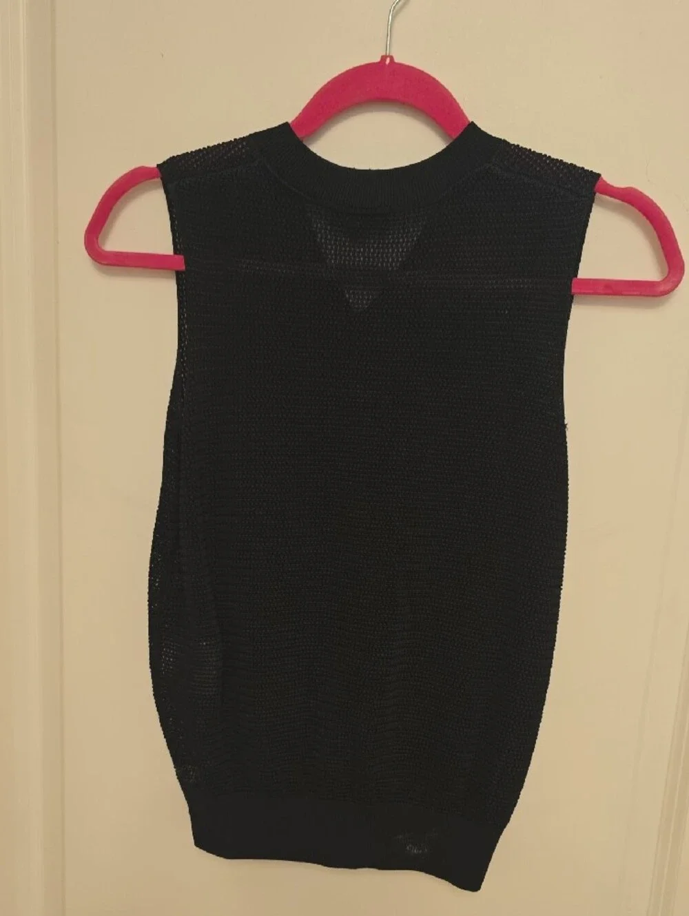 CHANEL sleeveless neck